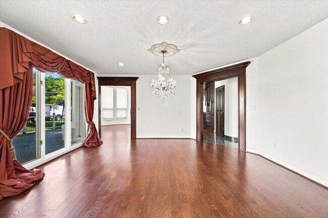 Building Photo - 6122 Trailwood Ln