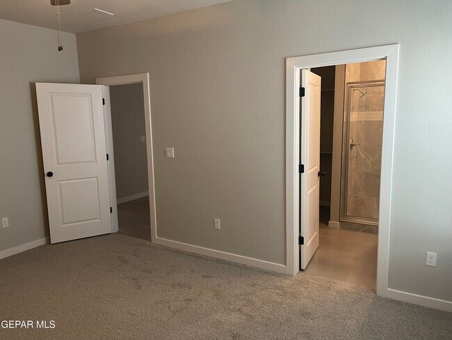 Building Photo - 553 Osier Dr