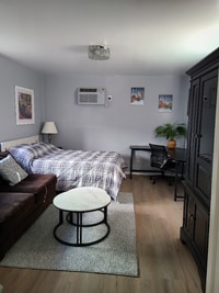 Building Photo - 1715 E 7th St