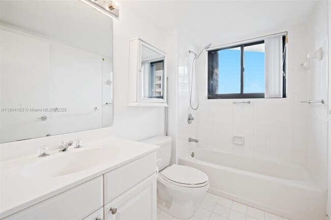 Building Photo - 3600 Yacht Club Dr
