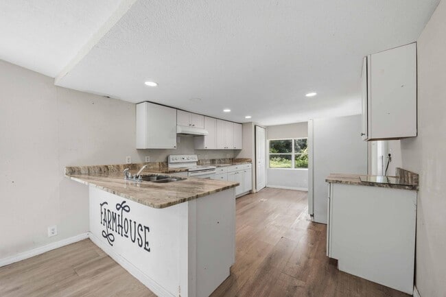 Building Photo - 6437 Spinner Dr