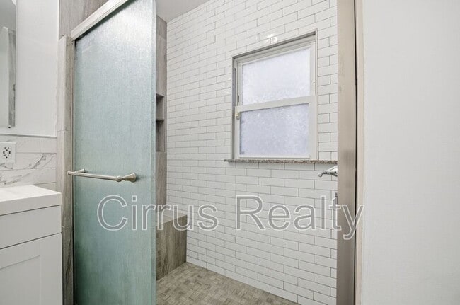 Building Photo - 1215 26th St