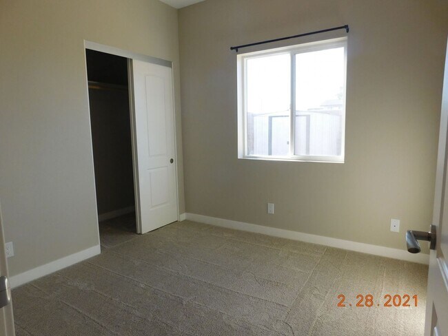 Building Photo - Beautiful 4 bed, 2.5 bath home AVAILABLE for RENT February 15th, 2026!