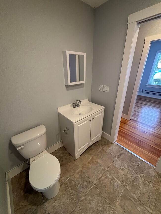 Building Photo - 741 Manitou Ave