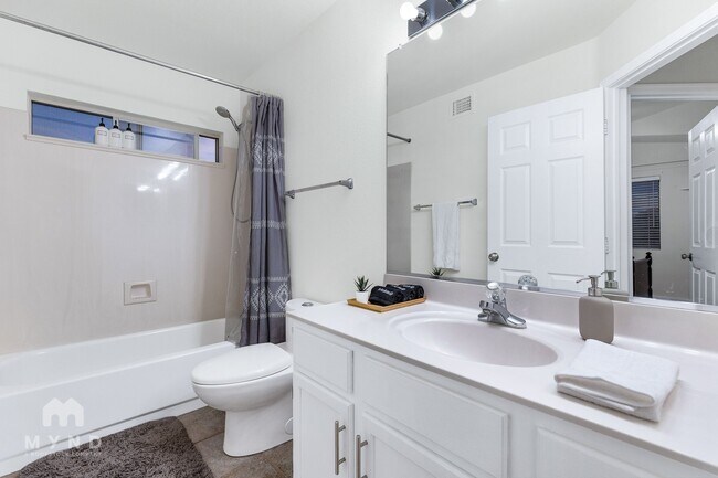 Building Photo - 3808 N Sawtooth Cir