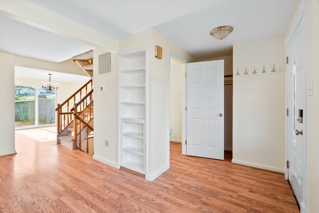 Building Photo - 152 Fairfield Dr