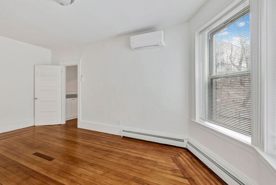 Building Photo - 864 Huntington Ave