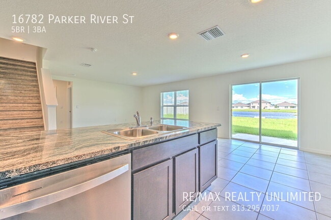 Building Photo - 16782 Parker River St