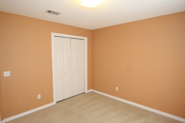 Building Photo - Spacious 3 Bedroom, 2 Bath Brick Home in Southwest Pensacola Near NAS & Beaches