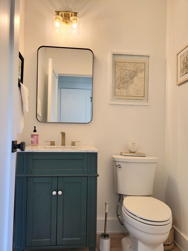 Building Photo - Furnished home in Lincoln Heights