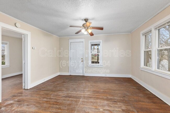 Building Photo - 950 Merritt St SE