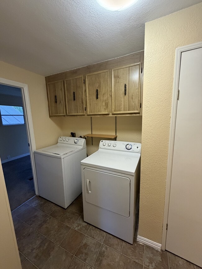 Building Photo - 5661 Arboga Rd