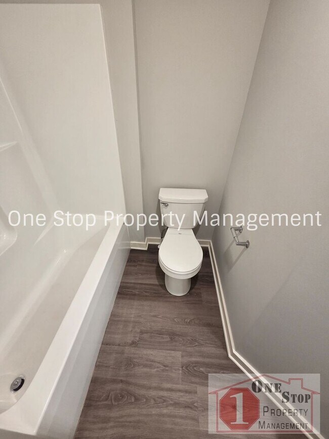 Building Photo - 3 Bedroom / 2.5 Bathroom Townhome in Louisburg, KS!