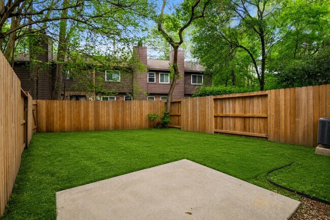 Building Photo - 13 E Willowood Ct