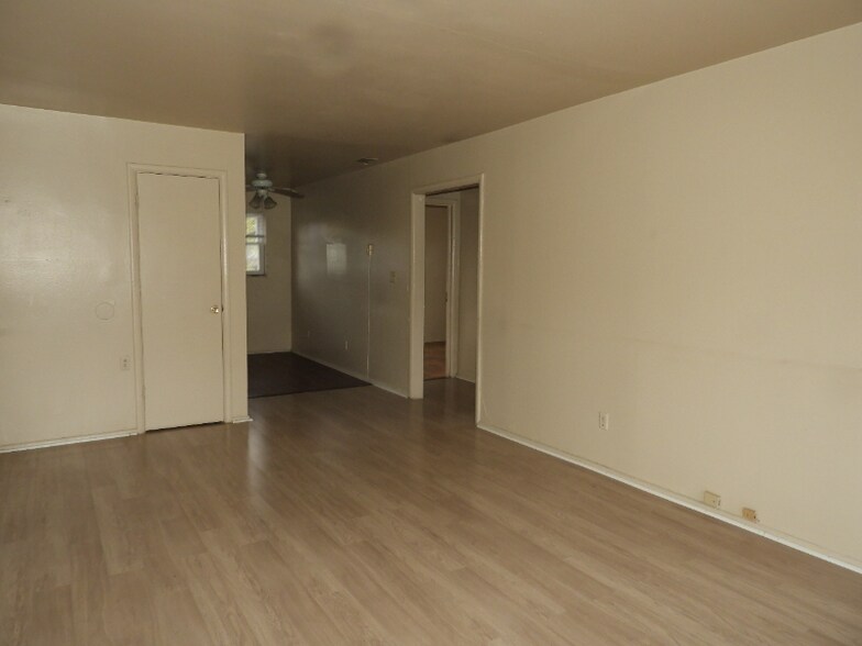 Building Photo - 6006 Dickson Rd