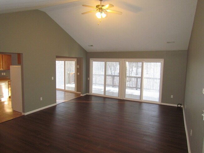 Building Photo - 15908 Tracker Ln