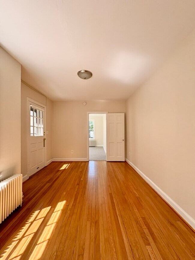 Building Photo - 4534 Avondale St