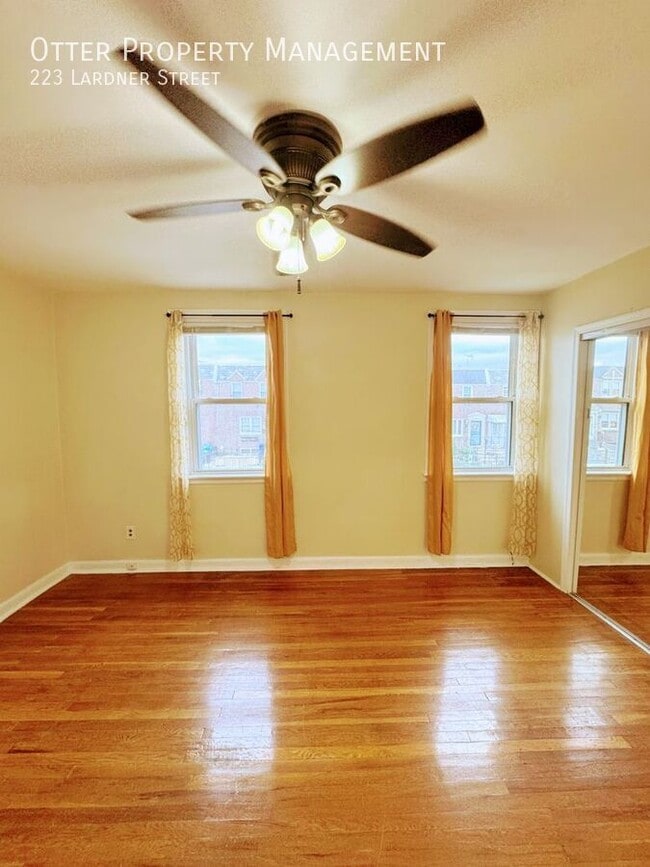 Building Photo - 223 Lardner St