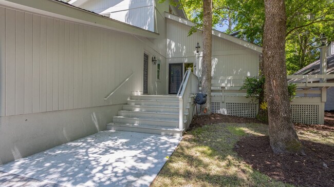 Building Photo - 13 Dewberry Ln