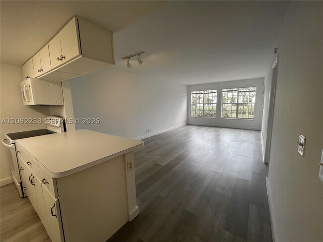 Building Photo - 6324 La Costa Dr