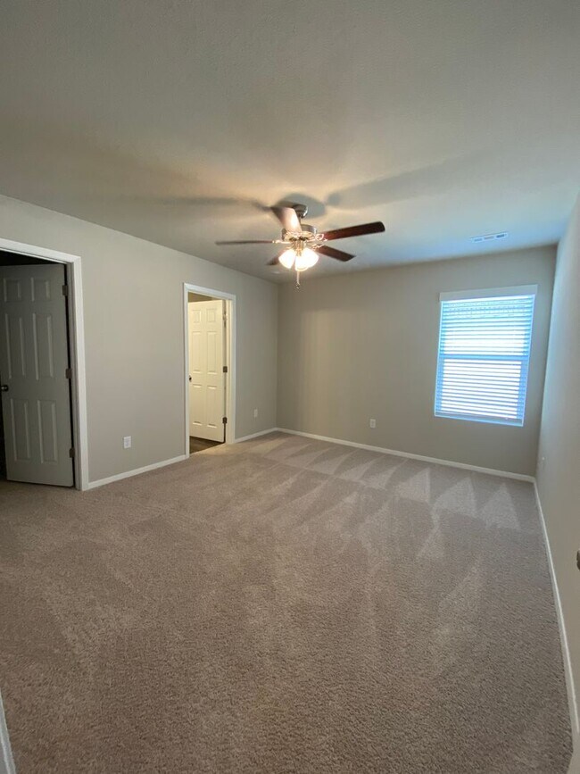 Building Photo - Comfortable 3-Bedroom, 2 Bath Living in Regency Park