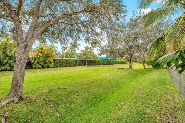 Building Photo - 1080 NE 104th St