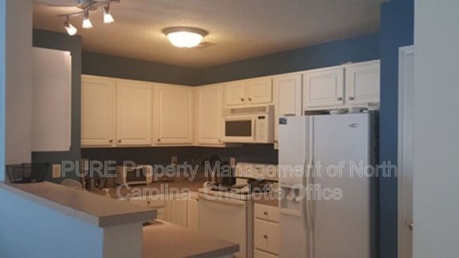 Building Photo - 711 Ivy Glen Dr