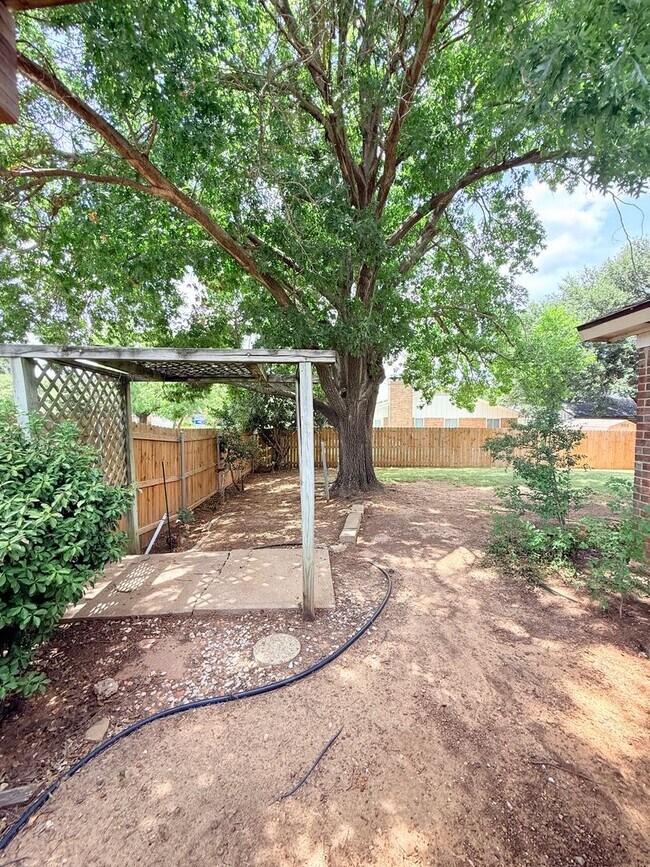 Building Photo - 3401 W Sage Ct