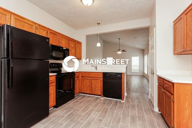 Building Photo - 3 Bedroom Pet-Friendly Home in ANTIOCH, TN with Main Street Renewal