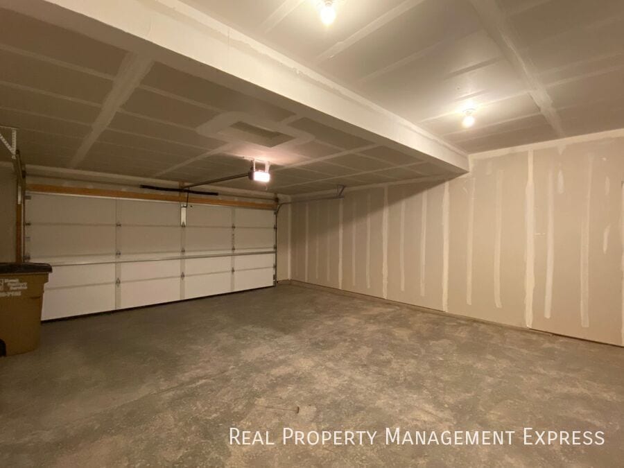 Building Photo - 5822 S Whisper Creek Pl
