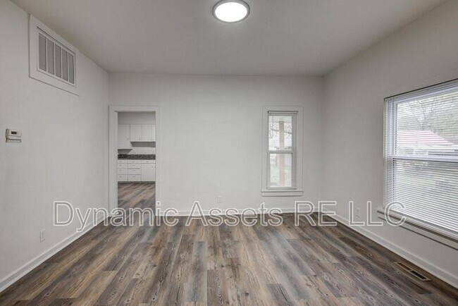 Building Photo - 510 W 3rd St