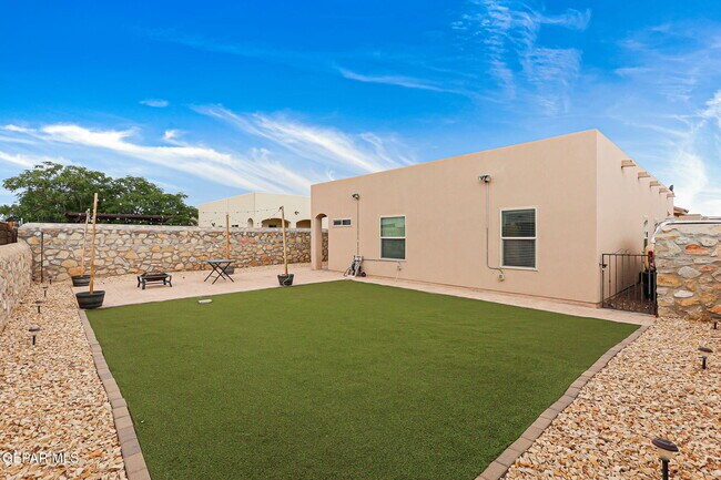 Building Photo - 14517 Christian Castle