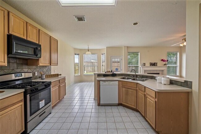 Building Photo - 11011 Hunting Path Ct