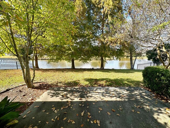 Building Photo - 10723 Hillbrook Ave