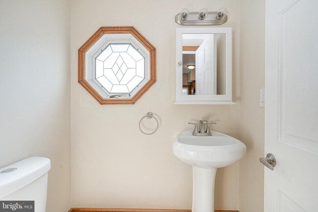 Building Photo - 20 Dickinson St