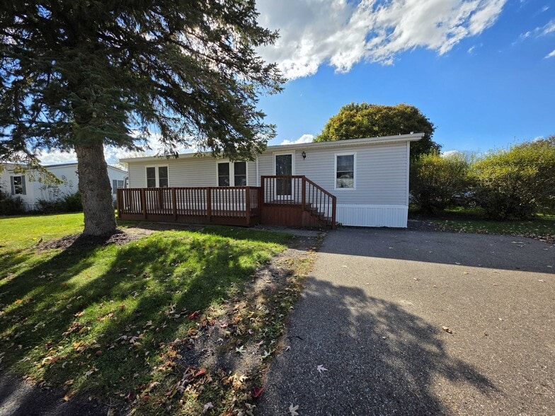 Building Photo - 3683 Pinoak St