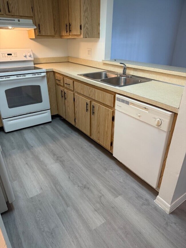 Building Photo - Large One bedroom Condo