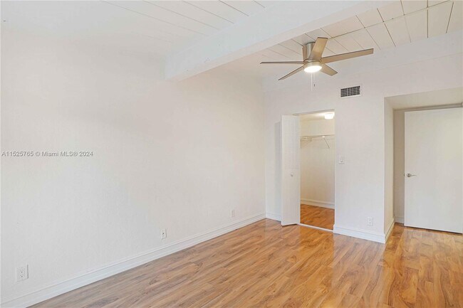 Building Photo - 701 E Coco Plum Cir