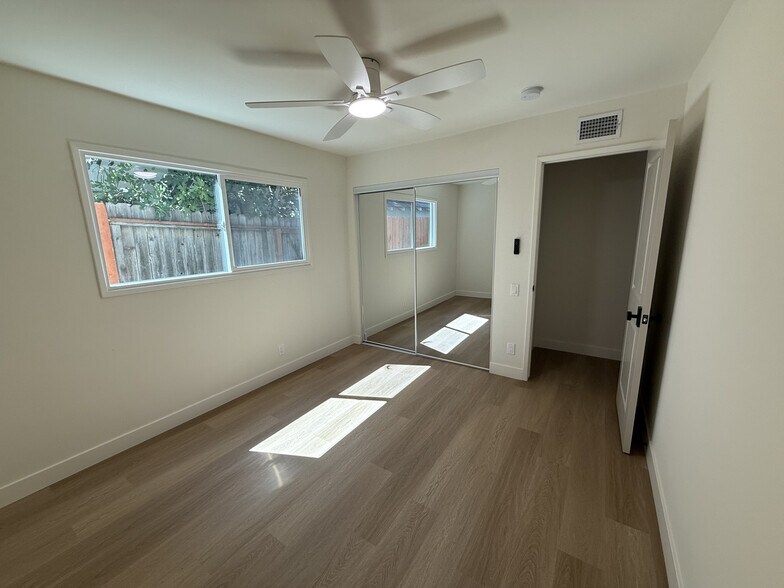 Building Photo - 24155 Kittridge St
