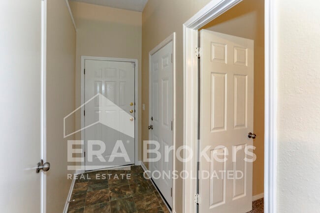 Building Photo - 2304 Sherman Dr