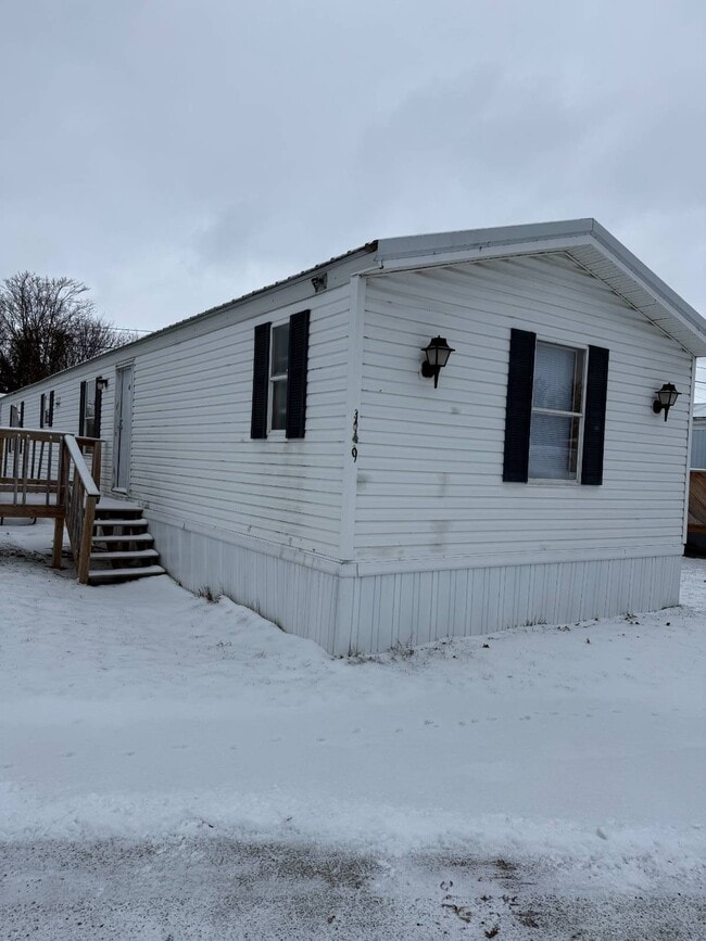 Building Photo - 149 2nd St