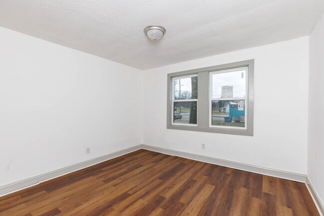 Building Photo - THIRD MONTH FREE WITH NEW 1 YEAR LEASE!