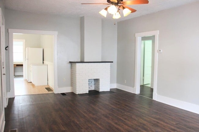Building Photo - 2 Bedroom 1 Bath Home