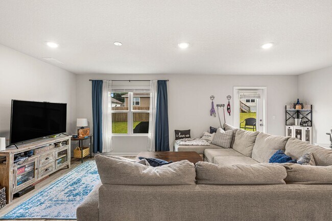Building Photo - 5843 Belmont Stakes Rd