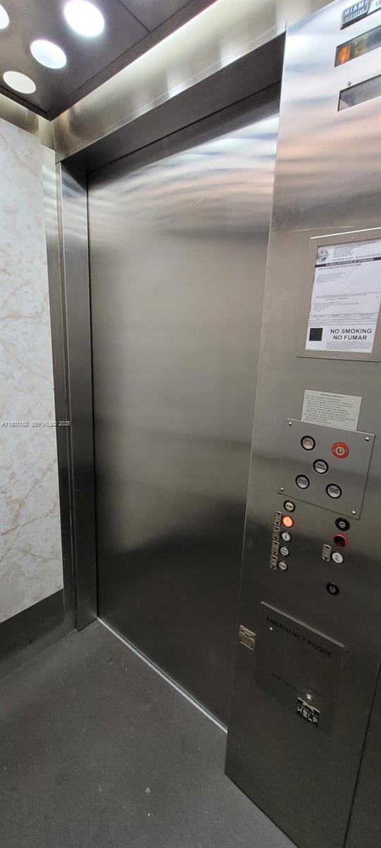 Building Photo - 534 Mansfield M