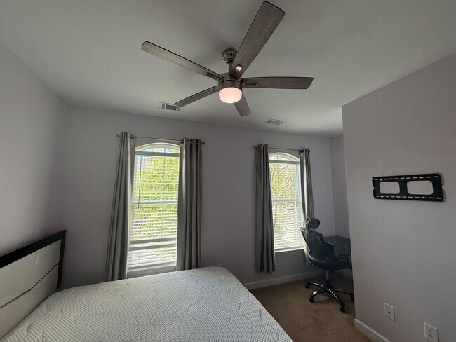 Building Photo - Market Common - 2 Bedroom / 2.5 Bathroom Townhouse