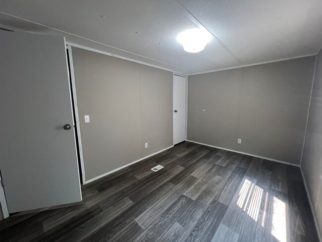 Building Photo - 295 Sawgrass Ct