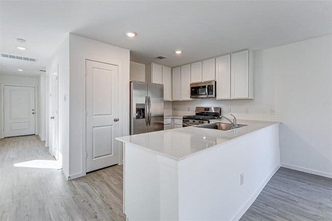 Building Photo - 21555 Carosella Dr
