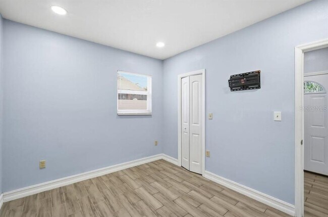 Building Photo - 1411 E 24th Ave