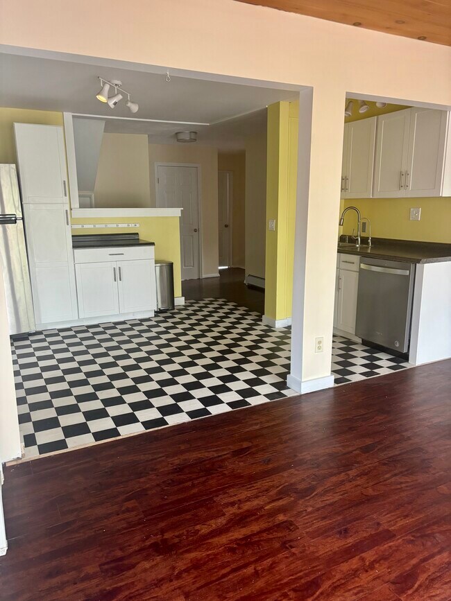 Building Photo - 192 Front St